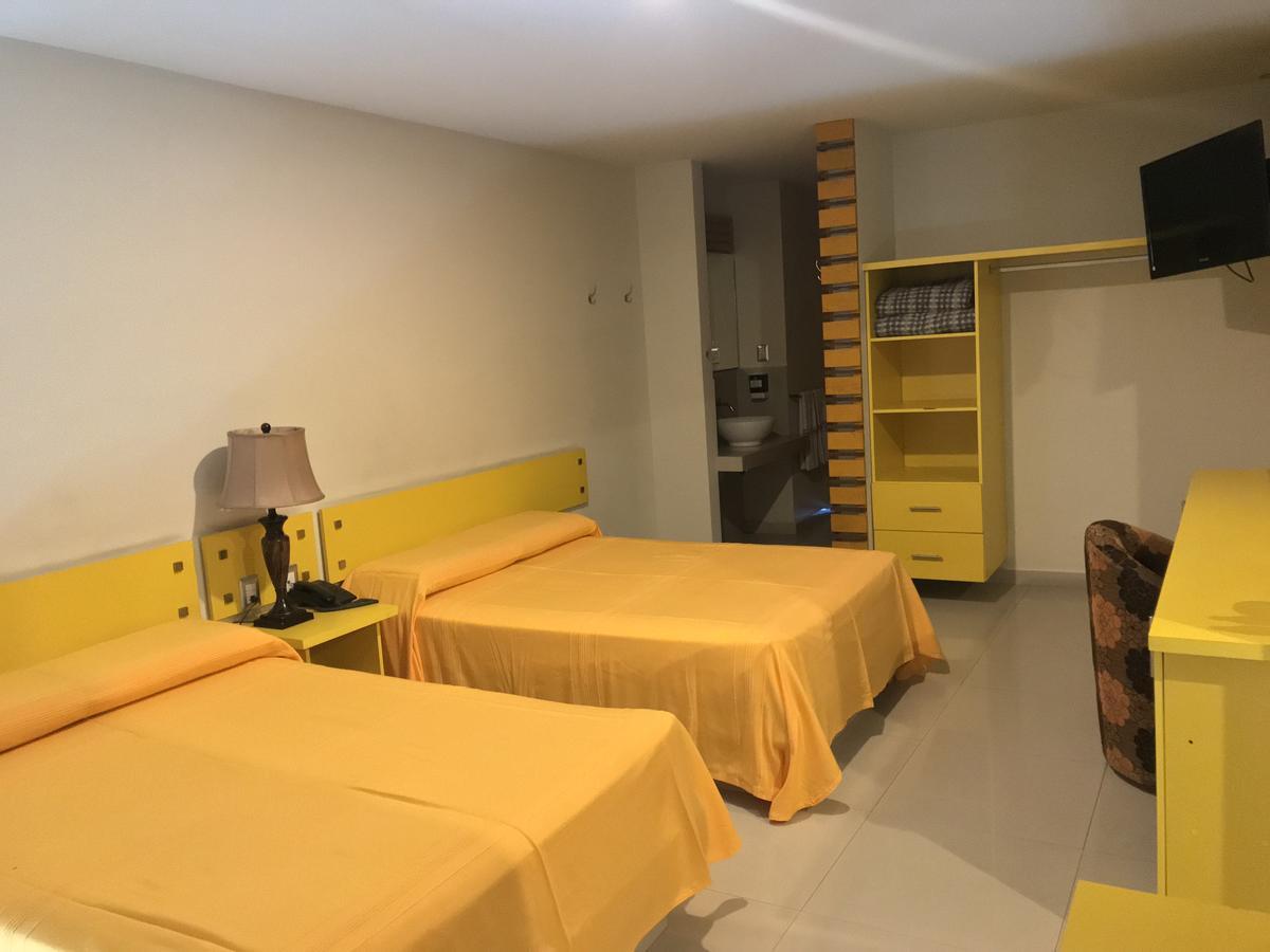 Palacio Rojo Hotel Familiar Морелия Экстерьер фото