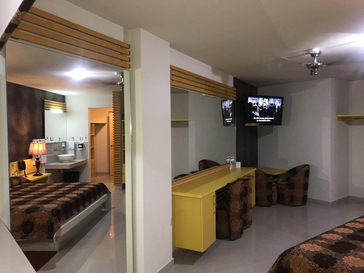 Palacio Rojo Hotel Familiar Морелия Экстерьер фото